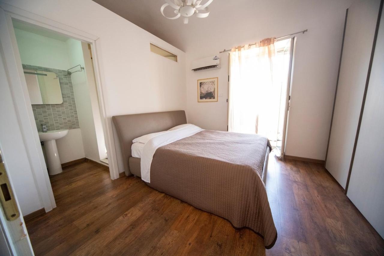 Rooms In Shared Apartment - City Center Catánia Buitenkant foto